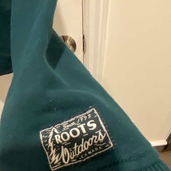 Roots sweater good as new, size xs but will fit up to medium - Picture 5 of 8
